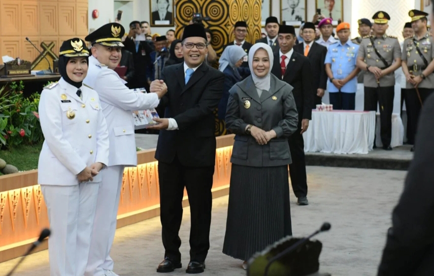 Walikota Baru Makassar Munafri Langsung Action! Bebaskan Iuran Sampah & Beri Seragam Sekolah Gratis