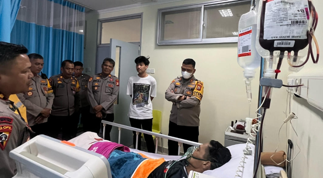 Peduli ke Personel, Kapolres Gowa dan PJU Besuk Anggota yang Dirawat di Rumah Sakit