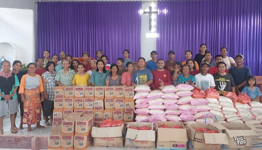 Tarekat MSC dan AKC Paroki Siti Maryam Saluampak Salurkan Bantuan Banjir untuk Umat di Malangke Luwu Utara