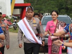 AKBP Stephanus Luckyto Tiba di Bumi Pongtiku Disambut Tarian Adat dan Simbol Kehormatan Khas Toraja
