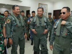 Panglima TNI dan KSAD Dianugerahi Wing Kehormatan Usai Terbangkan F-16