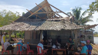 Bupati Luwu Utara Bersama Warga Percepat Renovasi Rumah Janda Miskin di Rante Bone