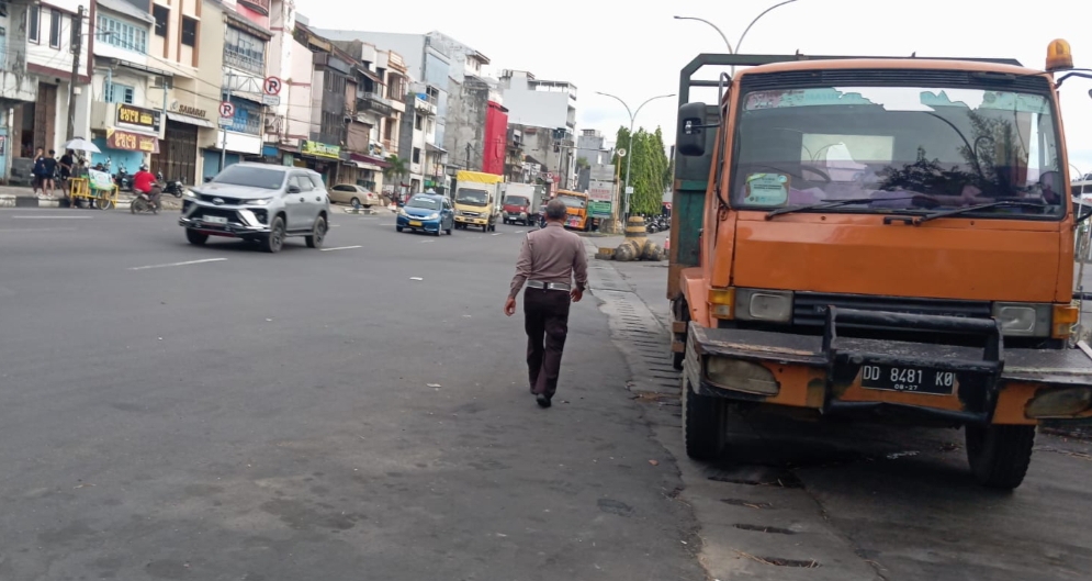 Sopir Kontainer Keluhkan Minimnya Lahan Parkir di Pelabuhan Soekarno-Hatta Makassar