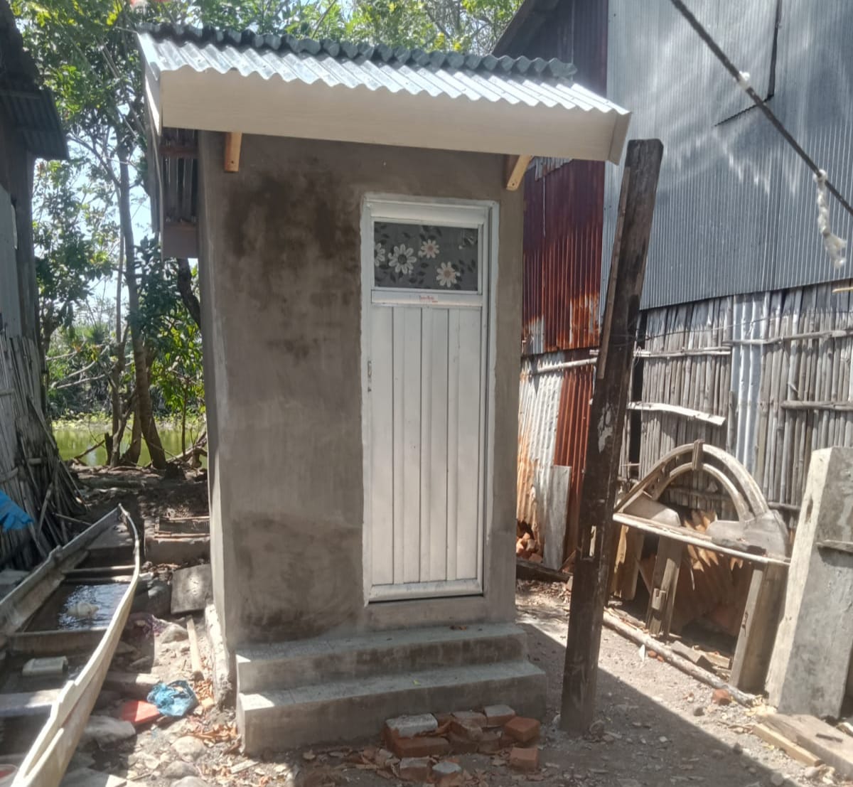 Dikerjakan Asal Jadi? Proyek Pengadaan Air Bersih dan Septic Tank Di Kelurahan Tamanroya, Diduga Tak Sesuai Spesifikasi