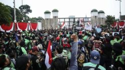 Ribuan Ojol Demo di Kemenhub dan DPR: 6.118 Personel Dikerahkan
