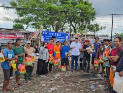 Anggota DPR RI Dr. H. Ashabul Kahfi Berbagi Berkah Dengan Paket Sembako Untuk Komunitas Petugas Kebersihan di Makassar