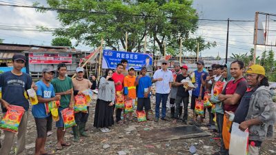 Anggota DPR RI Dr. H. Ashabul Kahfi Berbagi Berkah Dengan Paket Sembako Untuk Komunitas Petugas Kebersihan di Makassar