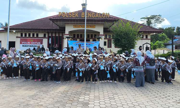 Polsek Bengalon Bagikan Bingkisan Snack untuk 135 Siswa TK Tunas Melati