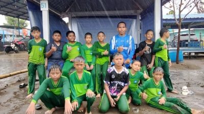 Siswa MI Al Bashirah Isi Akhir Pekan dengan Kegiatan Rihlah Edukatif di Pantai Biru Metro