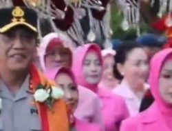 Kapolda Sulsel Baru dan Ny. Upi Djuhandani Disambut Upacara Kehormatan dan Tarian Padduppa