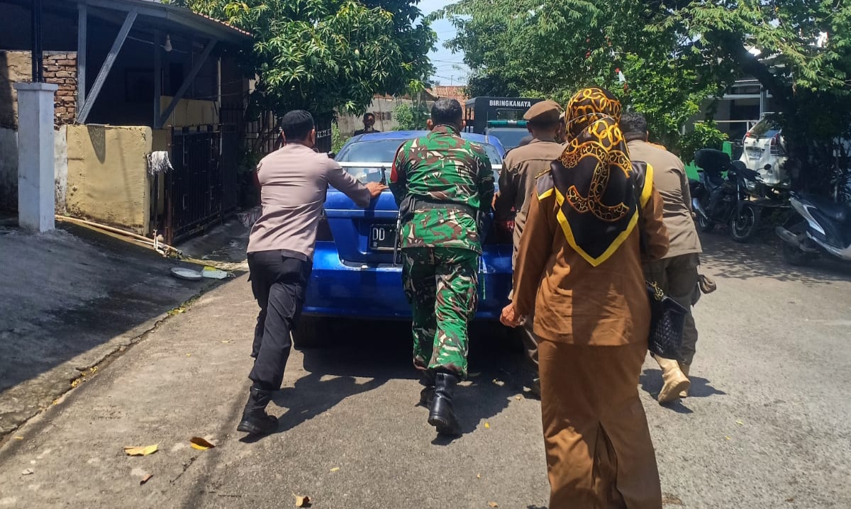 Bahu Jalan Menonjol ke Arah Jalan, Lurah Bakung Nani Handayani Turun Langsung Dengarkan Keluhan Warga