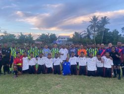 Wapres Gibran Cetak Hattrick Saat Bermain Bola di Manokwari Bersama Warga Papua Barat