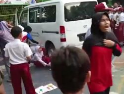 Diduga Rem Blong, Mobil MBG Tabrak Siswa dan Guru SDN 01 Kalibaru Jakarta Utara