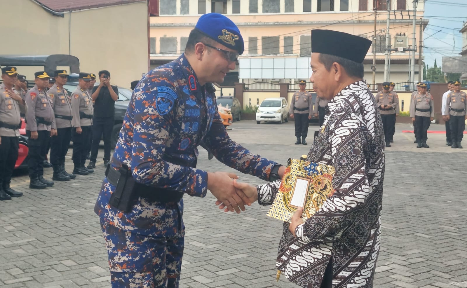 Kapolres Gowa Tegaskan Ikatan Keluarga Polri Tak Terputus dalam Wisuda Purnabakti 2025