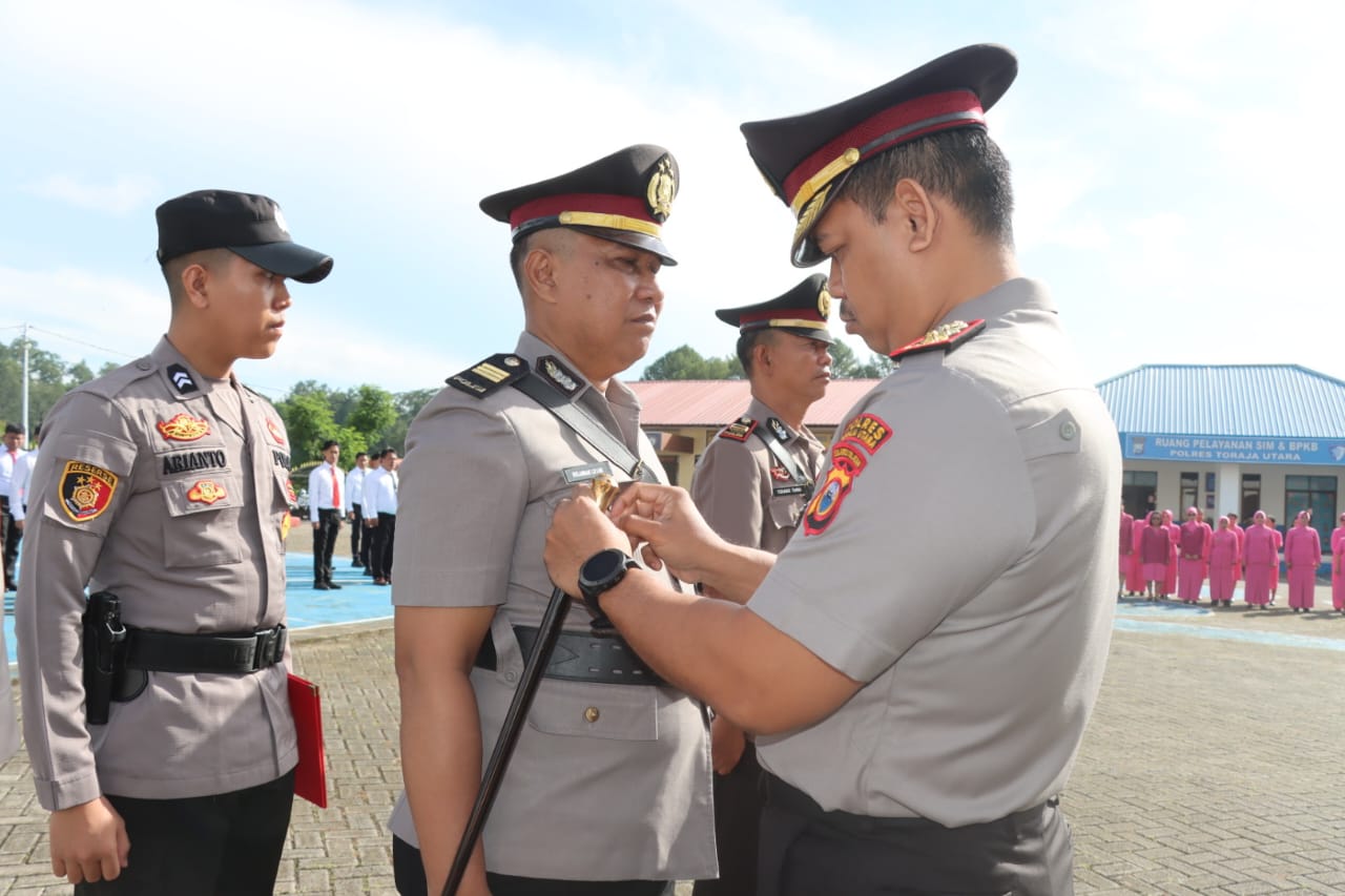 Kapolres Toraja Utara Pimpin Sertijab dan Wisuda Purna Bakti: Pejabat Baru Diminta Siap Hadir di Tengah Masyarakat
