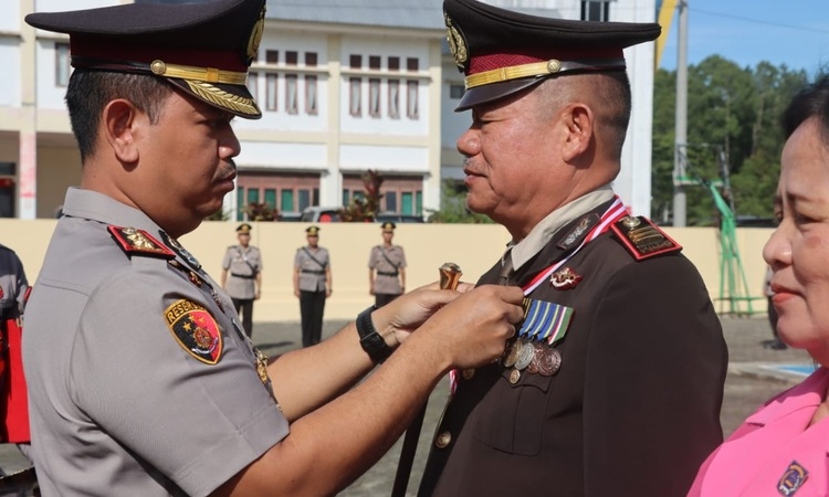 Kapolres Toraja Utara pimpin Sertijab dan pelantikan pejabat, tegaskan penguatan kinerja serta kehadiran Polri yang lebih dekat dengan masyarakat.