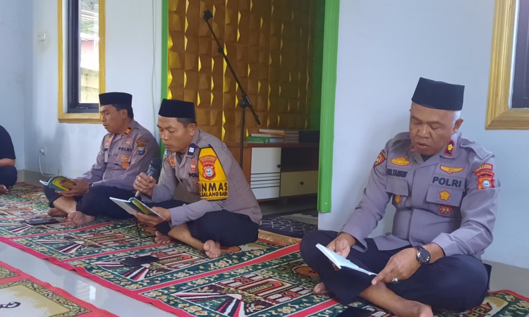 Kapolsek Tamalate Tekankan Sholat Subuh dan Al-Qur’an dalam Binroh Rutin