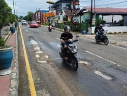 Jalan Nasional Poros Pangkep–Barru Retak dan Berlubang, Warga Minta Perbaikan Segera