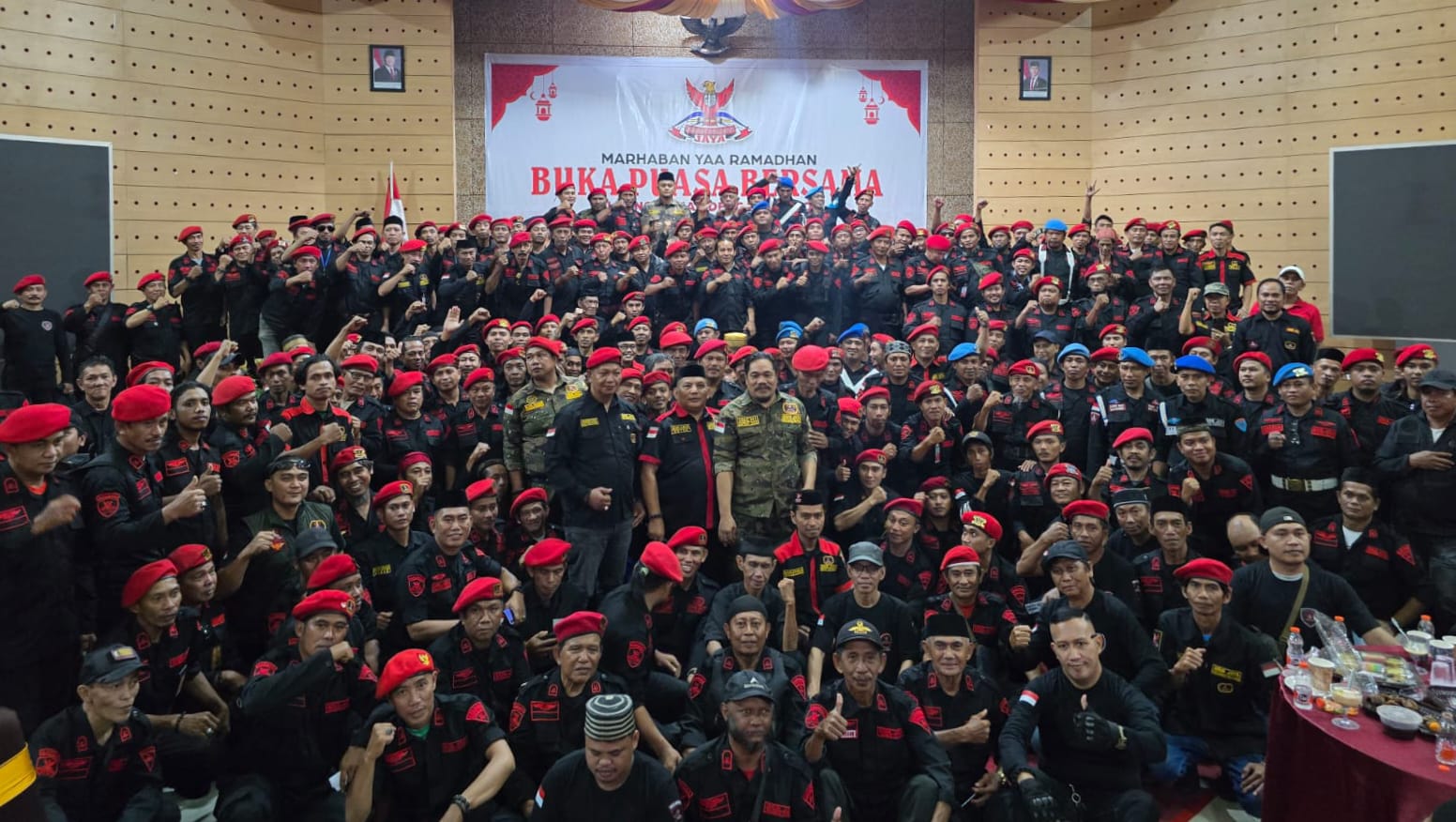 GRIB Jaya Sulsel Tebar Kepedulian untuk Anak Yatim dan Dhuafa, Bagikan 1000 Karung Beras di Bulan Ramadan