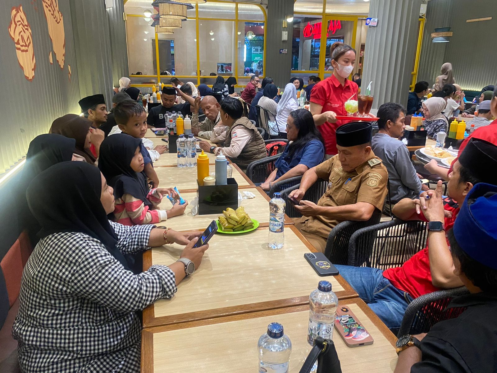 Ormas Elang Timur Buka Puasa Bersama Camat Sangkarrang