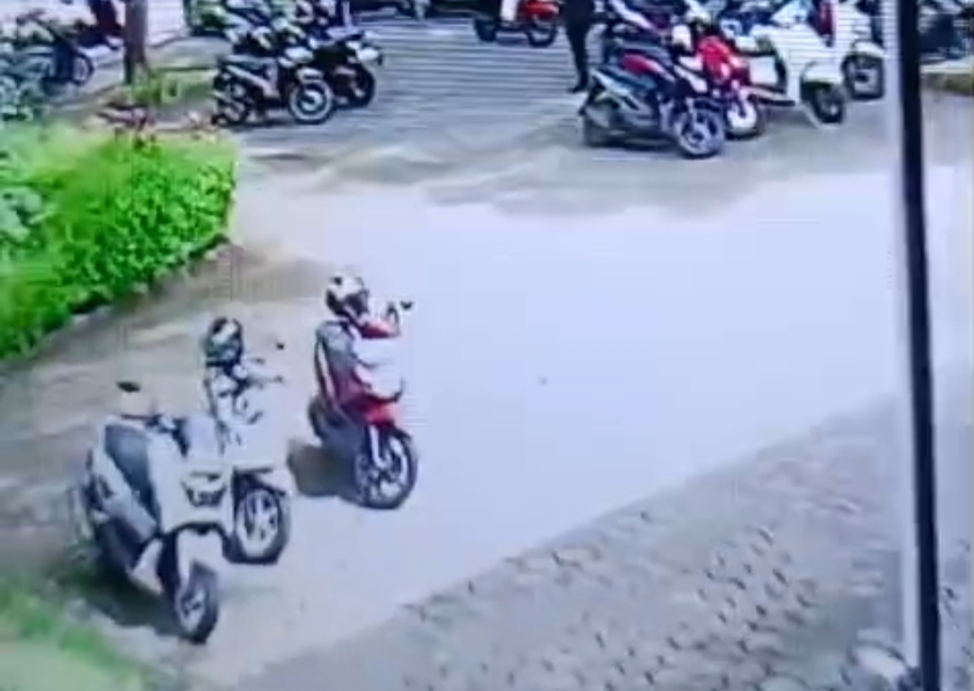 Parkiran Masjid Polda Sulsel Tak Aman, Tas Wartawan Digondol Maling, Kapolda Diminta Bertindak Cepat