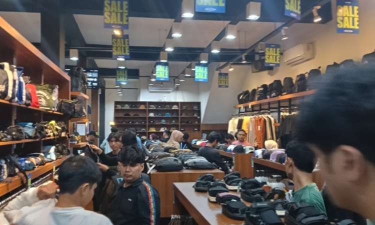 Issue Shop Makassar Banjir Pembeli, Diskon Gila-gilaan hingga 70 Persen Jelang Lebaran