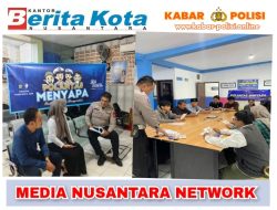 Polantas Menyapa, Personel Seksi SIM Subditregident Ditlantas Polda Metro Jaya dan Petugas Memberikan Penjelasan Problem Solving Dan arahan Undang-Undang Tentang kepada Pemohon yang ini melakukan perpanjangan SIM dengan Prosedur Pengurusan SIM. Di Satpas SIM Jakarta Selatan dan Jakarta Timur