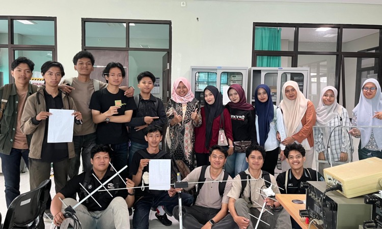 Mahasiswa Semester IV D3 Teknik Komunikasi PNUP Rancang Antena Yagi hingga Microstrip Lewat Mata Kuliah Antena dan Propagasi