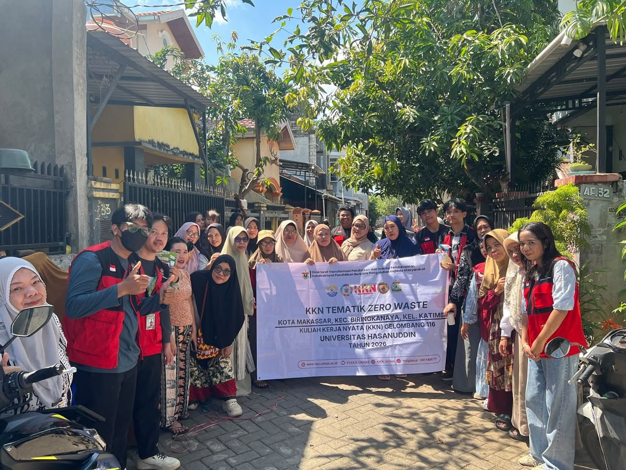 Edukasi Pengelolaan Minyak Jelantah, KKN Tematik Zero Waste Gelombang 116 Unhas Bangun Kesadaran Warga Katimbang