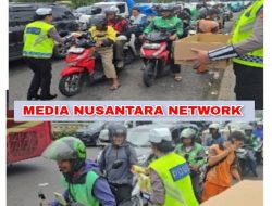 Polantas Menyapa, Personel Seksi BPKB Subditregident melakukan Pemberian Snack dan Edukasi Dalam Berlalu lintas di Jalan Raya kepada Masyarakat yang melintas depan halte Polda Metro Jaya Jl Gatot Subroto Dan Pelayanan di Bagian BPKB Polda Metro Jaya 