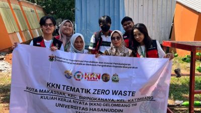 KKN Unhas Gelombang 116 Sulap Botol Plastik Jadi Pot Tanaman di Katimbang